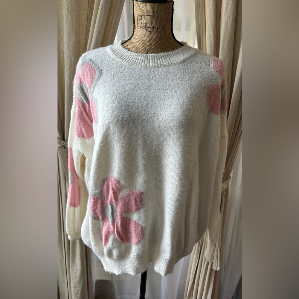 BiBi Pink an Gray Colored Daisy Flower Sweater in Cream - Picture 3 of 12
